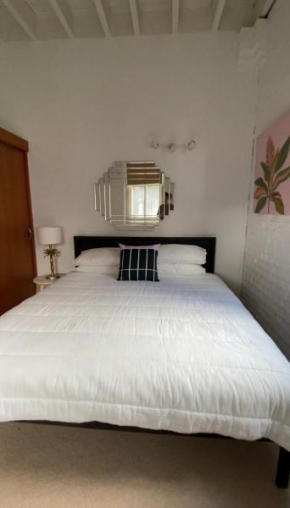 Spacious 1 Bedroom Apartment in Teneriffe Brisbane